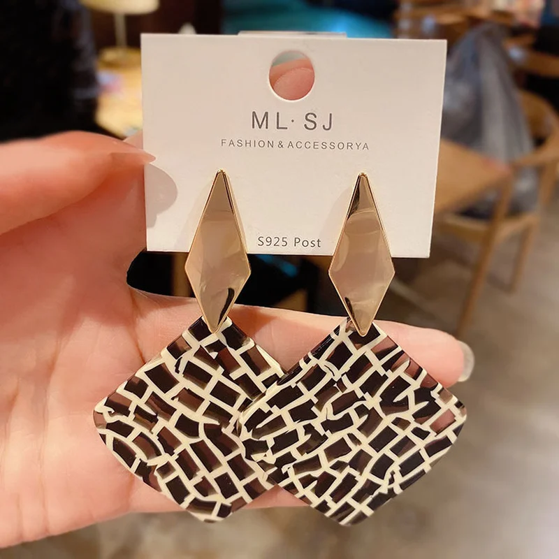 2021 New Women Trendy Square Leopard Earrings Statement Jewelry Dangle Stud Earrings
2021 New Women Trendy Square Leopard Earrings Statement Jewelry Dangle Stud Earrings
