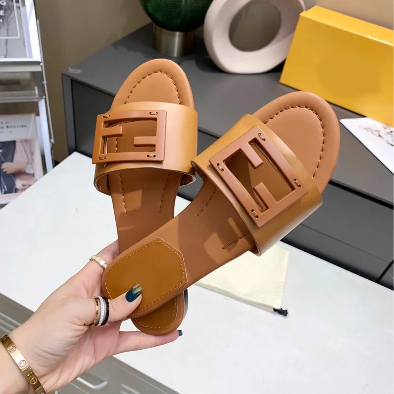 New style of 2021 summer flat bottom retro slippers wear leather slippers outside female
New style of 2021 summer flat bottom retro slippers wear leather slippers outside female