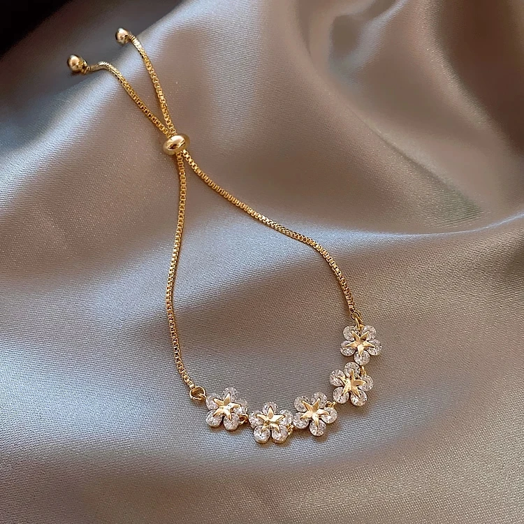 2021 Korean New Fashion Jewelry High-end Luxury Flower Zircon Adjustable Female Prom Party Bracelet, 1colour
2021 Korean New Fashion Jewelry High-end Luxury Flower Zircon Adjustable Female Prom Party Bracelet, 1colour