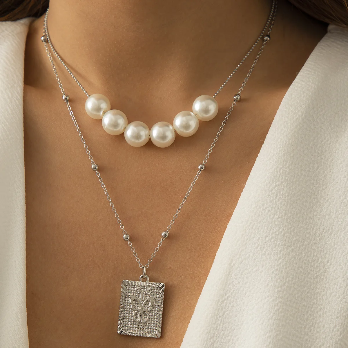 Women simple temperament jewelry round bead thin chain imitated pearl geometric suit butterfly fashion necklace 2021 trendy, Picture shows
Women simple temperament jewelry round bead thin chain imitated pearl geometric suit butterfly fashion necklace 2021 trendy, Picture shows
