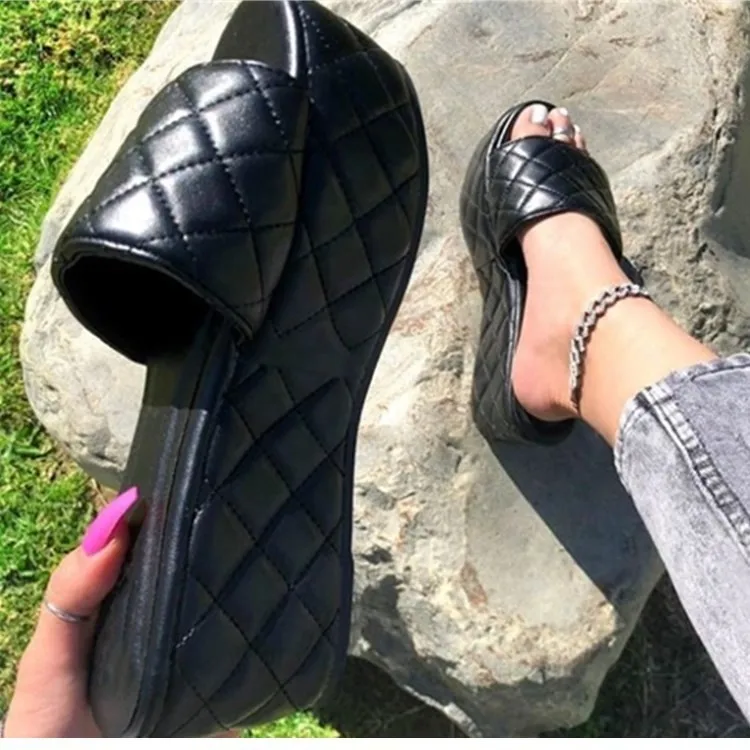 2021 New Women Slippers Ladies Fashion Lingge Pattern PU Flat Bottom Comfort Platform Sandals
2021 New Women Slippers Ladies Fashion Lingge Pattern PU Flat Bottom Comfort Platform Sandals