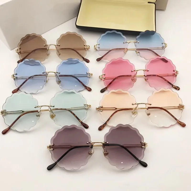 2020 Womens oversized luxury frameless sunglasses with multiple colour lens, Custom colors
2020 Womens oversized luxury frameless sunglasses with multiple colour lens, Custom colors