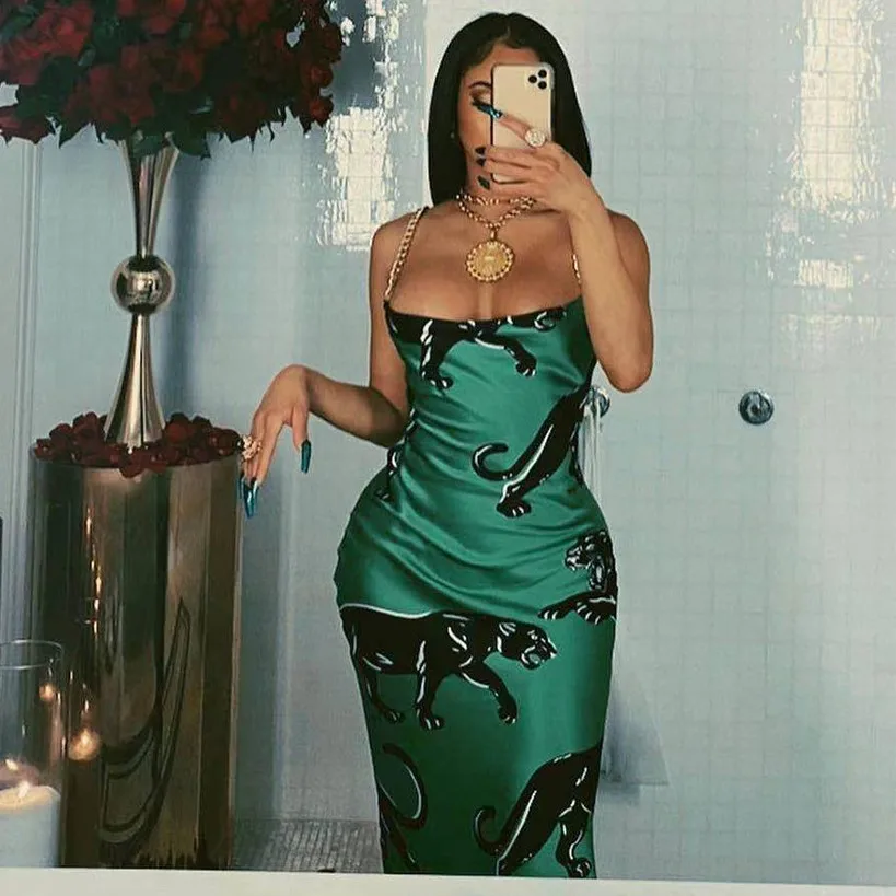 Fashion Party Sleeveless Printed Summer Clothes Ladies Satin Fishtail Maxi Women Dresses Leopard Elegant Chain Halter Dress 2021, Red,green,blue
Fashion Party Sleeveless Printed Summer Clothes Ladies Satin Fishtail Maxi Women Dresses Leopard Elegant Chain Halter Dress 2021, Red,green,blue