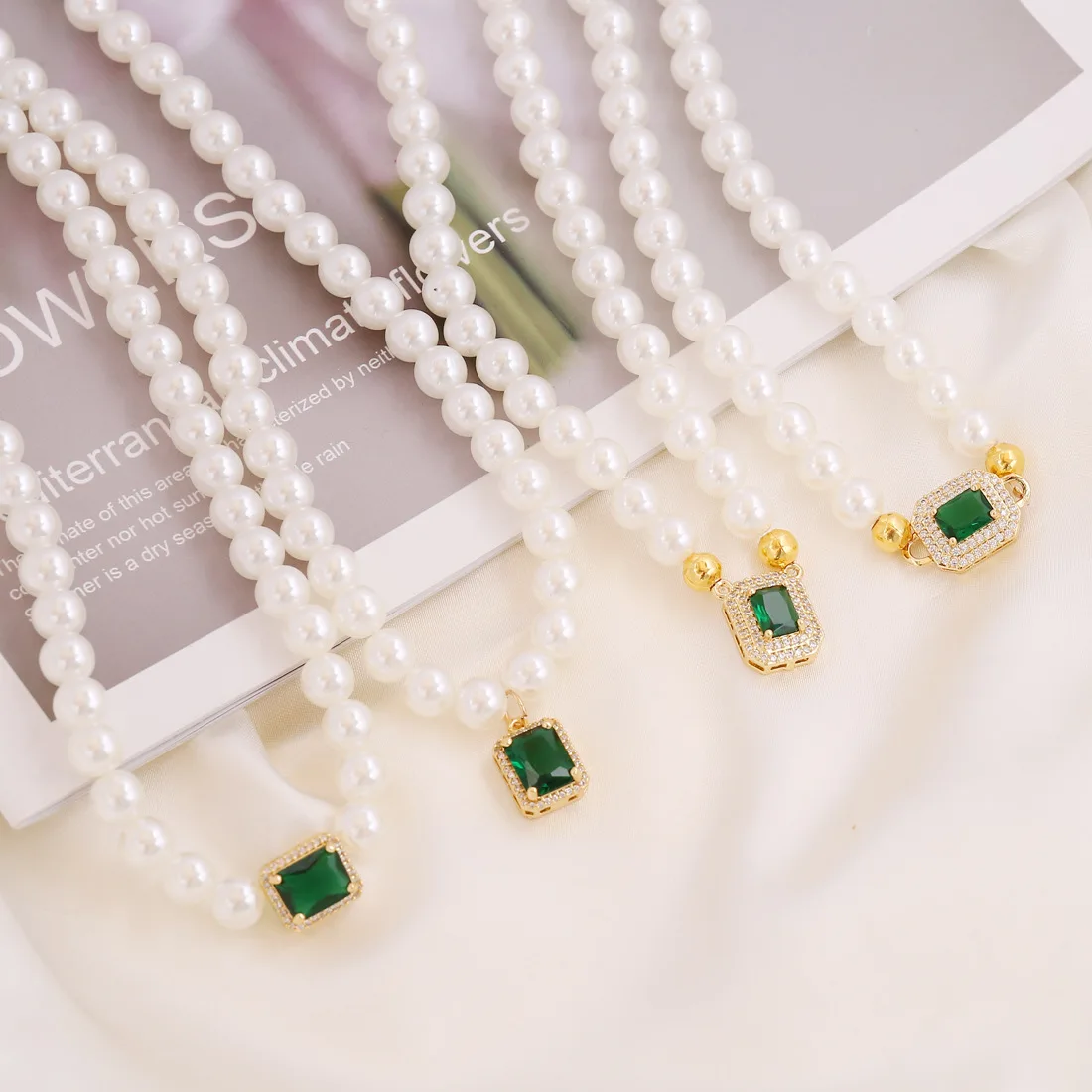 Wholesale Fashion Women Jewelry Zircon Geometric Emerald Bead Necklace Bohemian Pearl Choker Necklace
Wholesale Fashion Women Jewelry Zircon Geometric Emerald Bead Necklace Bohemian Pearl Choker Necklace