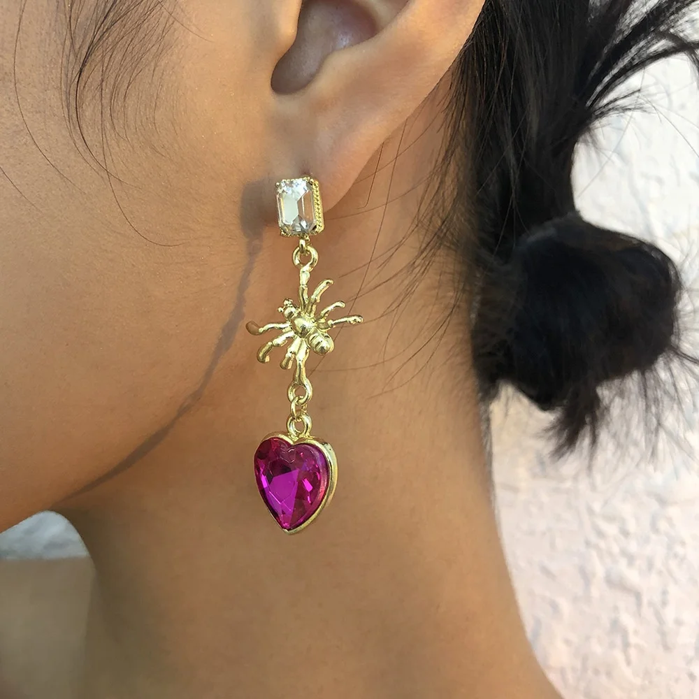 E9983 European American jewelry metal texture animal personality earrings glass diamond love light luxury earrings women
E9983 European American jewelry metal texture animal personality earrings glass diamond love light luxury earrings women