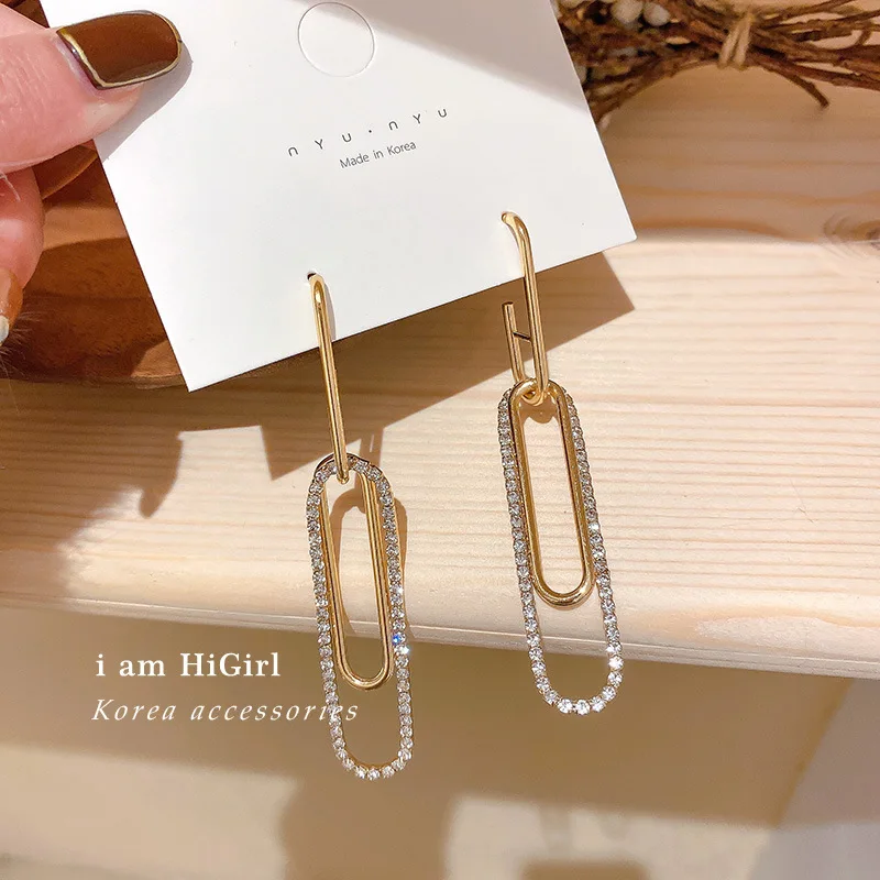 Unique Design Bling Rhinestone Paper Clip Earrings for Women Gold Color Metal Geometric Long Drop Earrings Exaggerated Jewelry
Unique Design Bling Rhinestone Paper Clip Earrings for Women Gold Color Metal Geometric Long Drop Earrings Exaggerated Jewelry