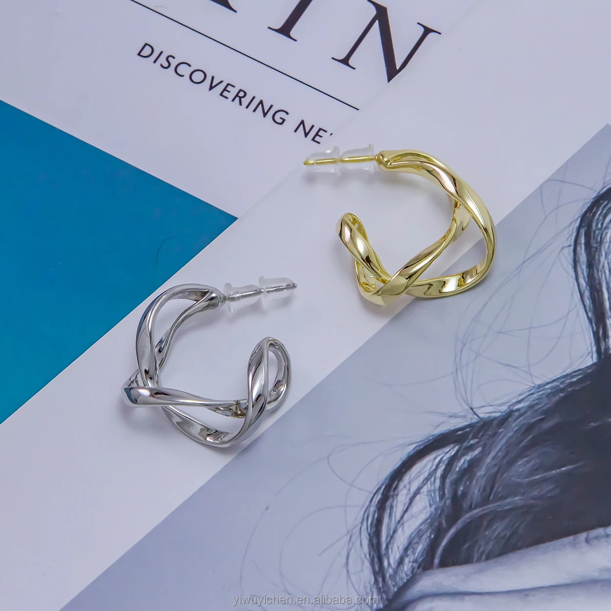 E9109 18K Gold Plated Twisted Hoop Earrings Unique Design Fashion Jewelry for Women Stereoscopic shapes, Yellow & silver 
E9109 18K Gold Plated Twisted Hoop Earrings Unique Design Fashion Jewelry for Women Stereoscopic shapes, Yellow & silver