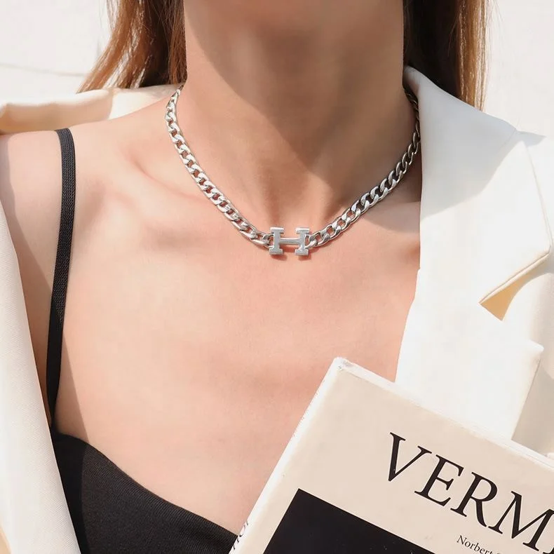 2021 New Model Wholesale Custom 18K Gold Plated Stainless Steel Chain Jewelry Minimalist Figaro Chain H Letter Necklace, Gold, silver, rose gold, black
2021 New Model Wholesale Custom 18K Gold Plated Stainless Steel Chain Jewelry Minimalist Figaro Chain H Letter Necklace, Gold, silver, rose gold, black