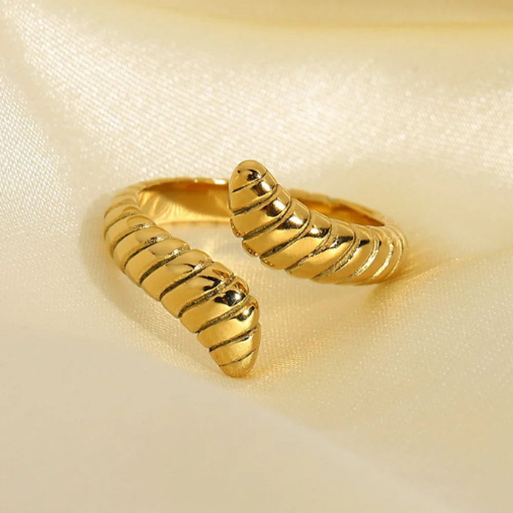 Women Jewelry 18K Gold Plate Snake Ring Stainless Steel Oxhorn Ring for Women, Silver/gold/silver
Women Jewelry 18K Gold Plate Snake Ring Stainless Steel Oxhorn Ring for Women, Silver/gold/silver