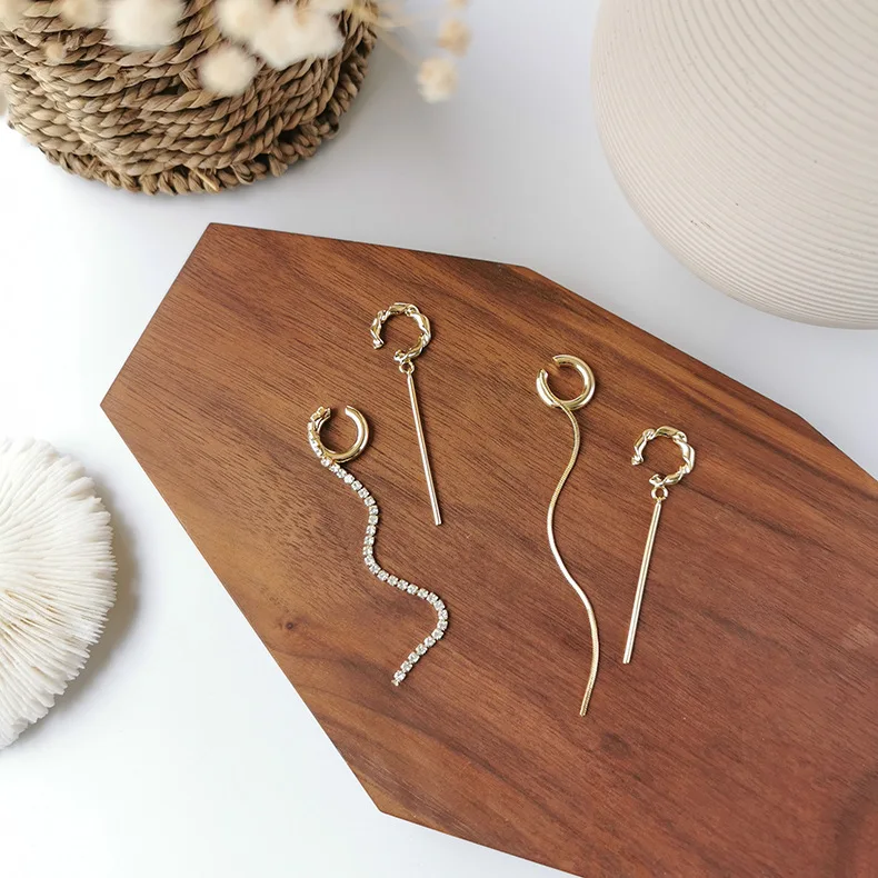 JUHU 2021 New Earclip Metal Strip Tassel Simple Earring Earring Ring Earring Buckle
JUHU 2021 New Earclip Metal Strip Tassel Simple Earring Earring Ring Earring Buckle