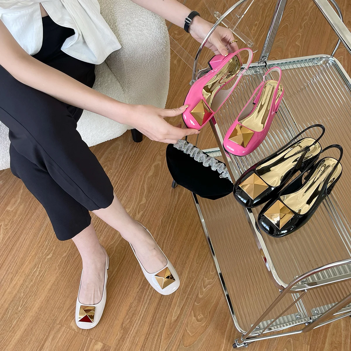 2022 spring and summer new Baotou sandals women's back trip belt thick heel women's shoes fashion buckle single shoes
2022 spring and summer new Baotou sandals women's back trip belt thick heel women's shoes fashion buckle single shoes