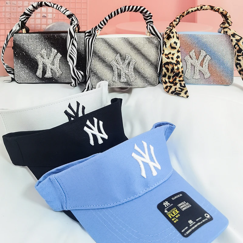 NY bag 2021 new trendy fashion small square bag shoulder messenger bag silk scarf handbag and ny empty top hat wholesale, Customizable
NY bag 2021 new trendy fashion small square bag shoulder messenger bag silk scarf handbag and ny empty top hat wholesale, Customizable