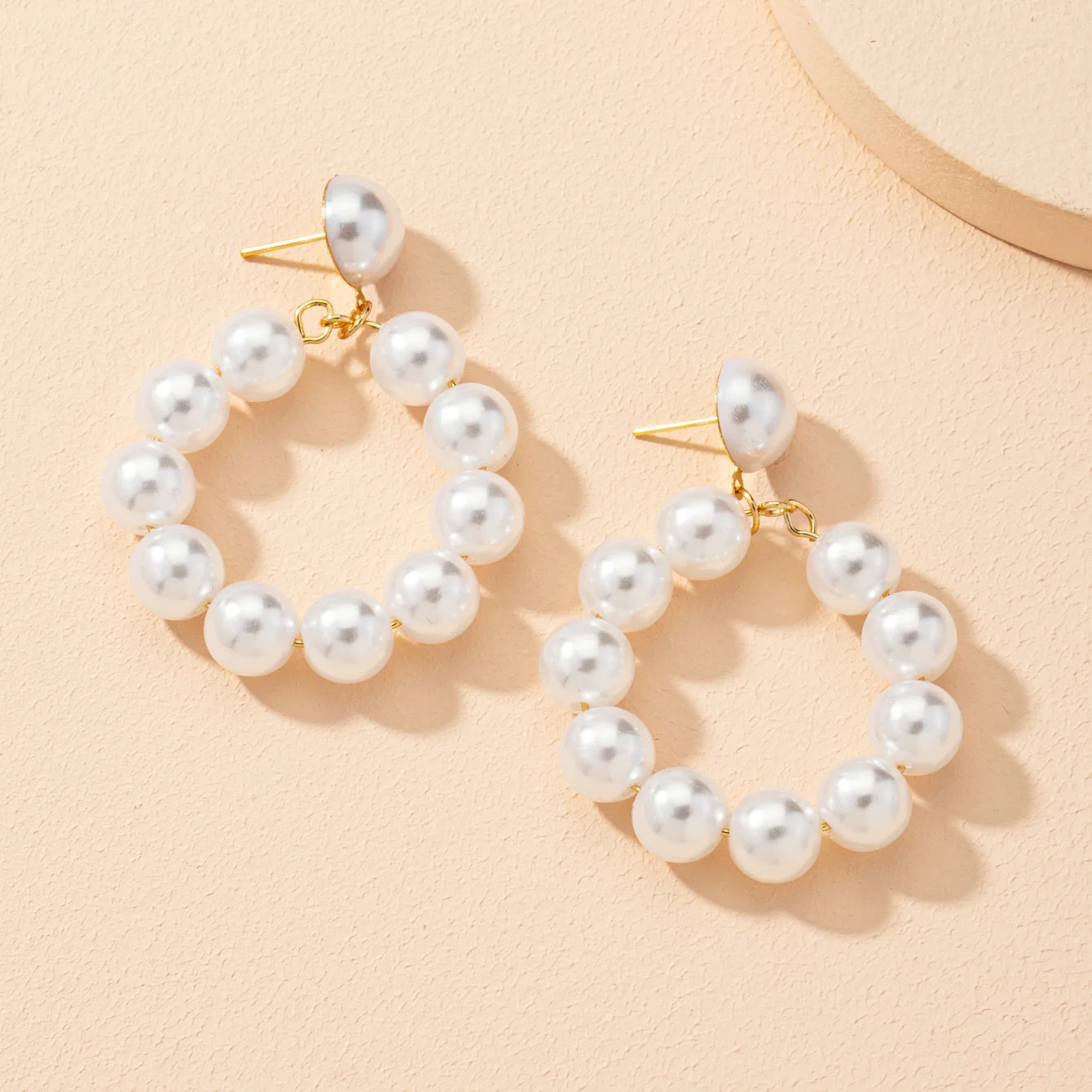 Ins Fashionable High Polished Baroque Pearl Dangle Hoop Earrings Pearl Cluster Wreath Circle Earrings
Ins Fashionable High Polished Baroque Pearl Dangle Hoop Earrings Pearl Cluster Wreath Circle Earrings