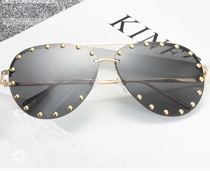 2020 New men and women metal  sunglasses  universal sunglasses frog mirror rivet fashion sunglasses