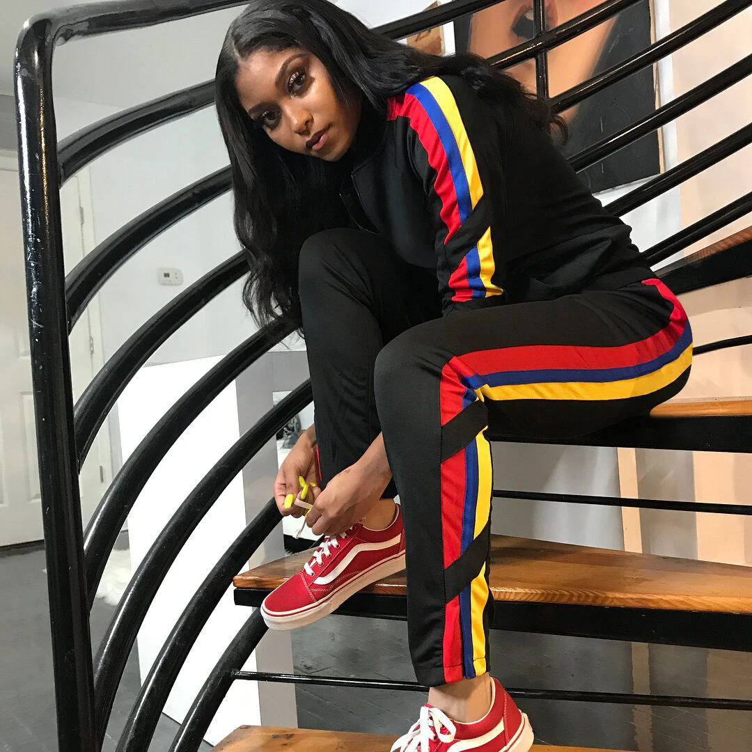 MNL1059 autumn winter new sports zipper long sleeved side striped trousers solid color jogging 2 piece set women sweatsuit set
MNL1059 autumn winter new sports zipper long sleeved side striped trousers solid color jogging 2 piece set women sweatsuit set