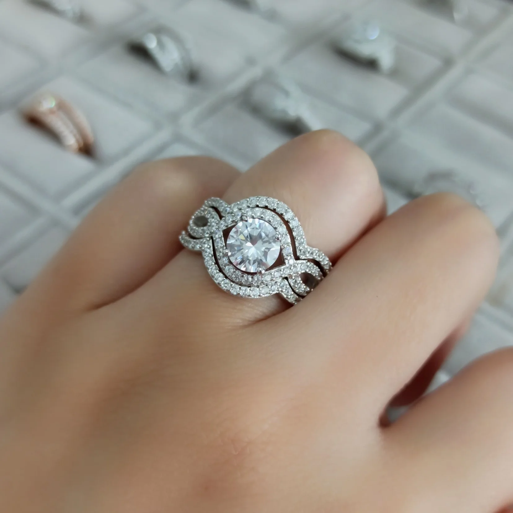 Wholesale Luxury Engagement 3 Piece Rings in Solid Silver Halo Wedding Ring Set Women Jewelry
Wholesale Luxury Engagement 3 Piece Rings in Solid Silver Halo Wedding Ring Set Women Jewelry