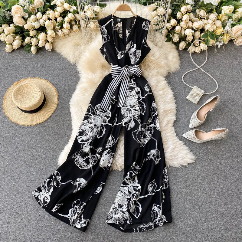 CUBEAR CBYJ0016 Elegant Style Black Floral Pattern Sleeveless V Neck Self Belt Pocket Wideleg Jumpsuit
CUBEAR CBYJ0016 Elegant Style Black Floral Pattern Sleeveless V Neck Self Belt Pocket Wideleg Jumpsuit