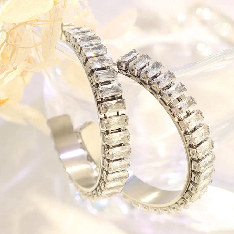 Wholesale Custom PVD 18K Gold Plated Stainless Steel Jewelry Round Thick Huggie Hoop Earrings
Wholesale Custom PVD 18K Gold Plated Stainless Steel Jewelry Round Thick Huggie Hoop Earrings