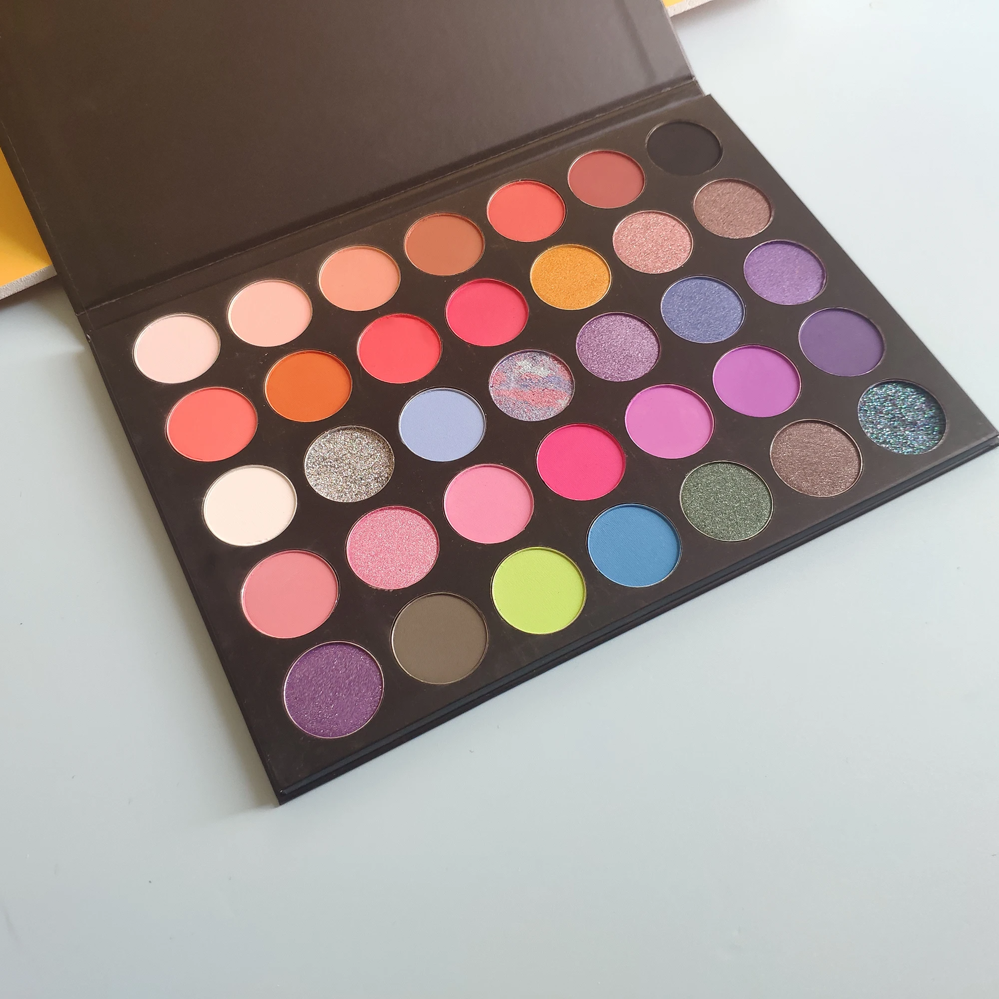 Lasting 35 Colors Eye Shadow Palette Organic Vegan Eye Beauty Makeup Private Label Long Lasting Eyeshaodw
Lasting 35 Colors Eye Shadow Palette Organic Vegan Eye Beauty Makeup Private Label Long Lasting Eyeshaodw