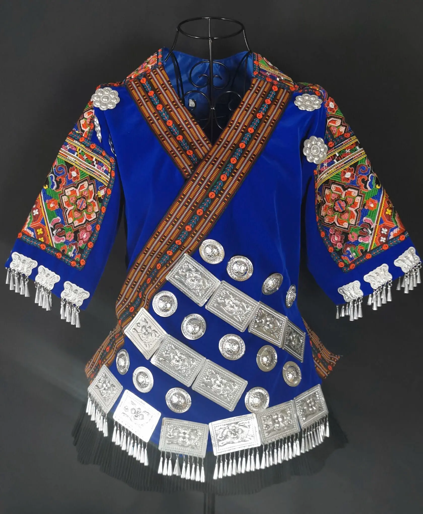WJ30052 Traditional Chinese Hmong Costume Handmade Miao Clothing Made In China Halloween Christmas Gifts
WJ30052 Traditional Chinese Hmong Costume Handmade Miao Clothing Made In China Halloween Christmas Gifts