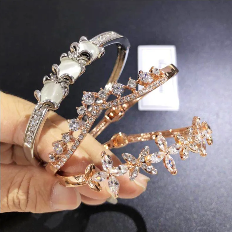 Korean version of rose gold fashion non-fading titanium steel bracelet wholesale big-name container open bracelet jewelry, Gold/silver
Korean version of rose gold fashion non-fading titanium steel bracelet wholesale big-name container open bracelet jewelry, Gold/silver