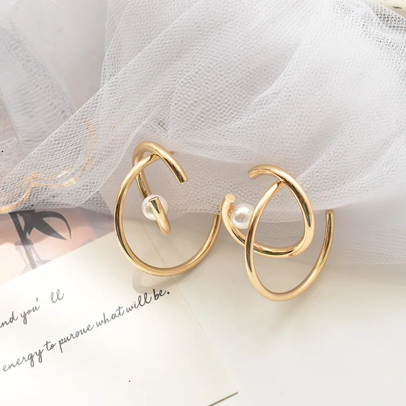 JUHU S925 silver needle geometric hoop earring lovely stylish pearl stud earrings retro C shape pearl alloy jewelry for women
JUHU S925 silver needle geometric hoop earring lovely stylish pearl stud earrings retro C shape pearl alloy jewelry for women
