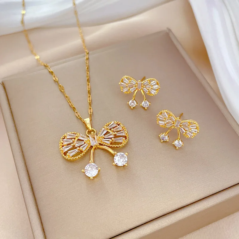 Collar De Lazo Hot Selling Diamond Necklace Stainless Steel Inlaid Zircon Tassel Bow Pendant Necklace Jewelry For Women
Collar De Lazo Hot Selling Diamond Necklace Stainless Steel Inlaid Zircon Tassel Bow Pendant Necklace Jewelry For Women