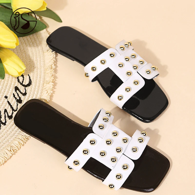 2021 Fashion women's slippers rivet decoration design women's sandals square head simple beach women's slippers
2021 Fashion women's slippers rivet decoration design women's sandals square head simple beach women's slippers