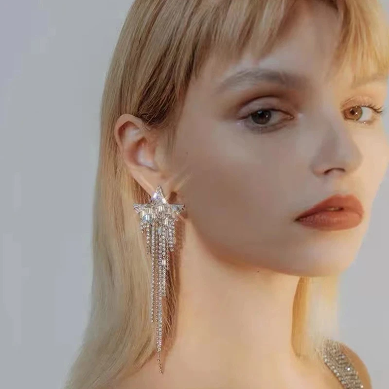 Fashion Simple Metal Rhinestone Star Tassel Earrings for Women's Elegant Popular Banquet Jewelry Accessories, Show in the picture
Fashion Simple Metal Rhinestone Star Tassel Earrings for Women's Elegant Popular Banquet Jewelry Accessories, Show in the picture