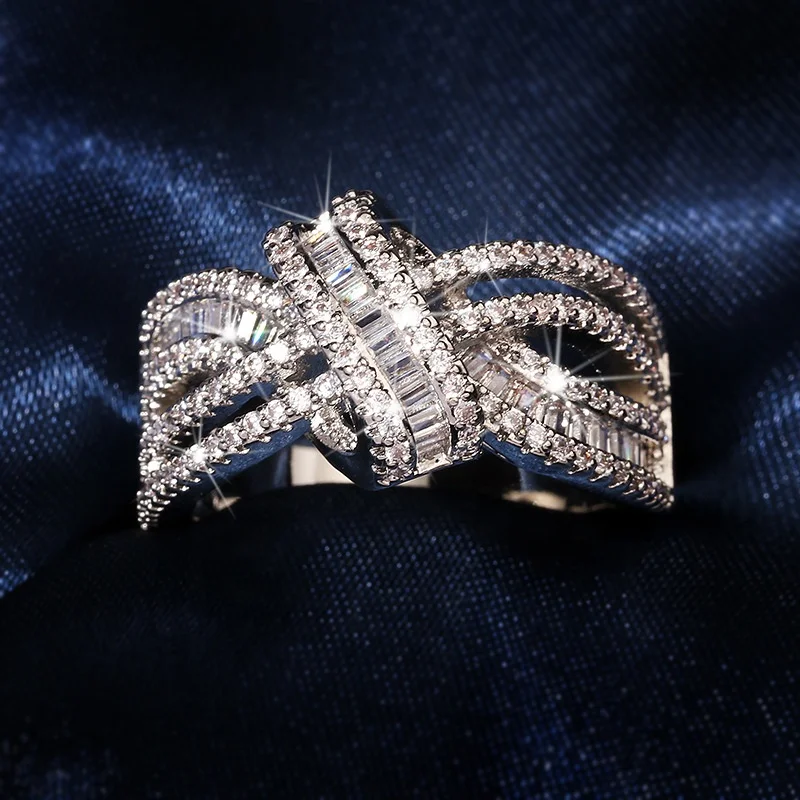 Bride Talk Luxury Unique Ring Prong Setting Silver Color Jewelry Bling cubic zircon Ring Charm Jewelry wedding for women
Bride Talk Luxury Unique Ring Prong Setting Silver Color Jewelry Bling cubic zircon Ring Charm Jewelry wedding for women