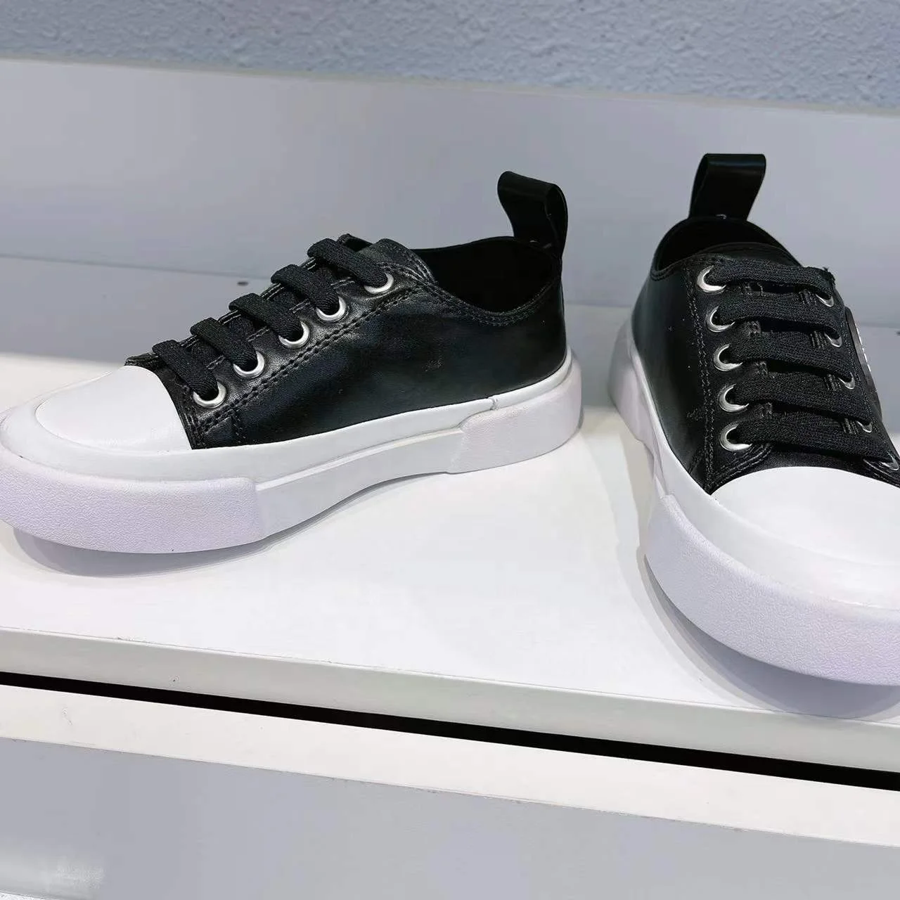 DDHigh-end European and American sports , children's board girls' shoes, leisure 2021 winter models
DDHigh-end European and American sports , children's board girls' shoes, leisure 2021 winter models