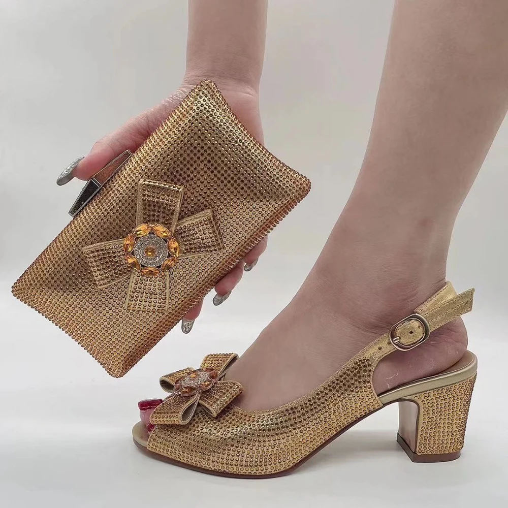 Low Heel Women Italian Shoes and bag set With Stones Beautiful Party Shoes to match bag set, Blue/ green/ purple/ red/ silver / teal/ yellow
Low Heel Women Italian Shoes and bag set With Stones Beautiful Party Shoes to match bag set, Blue/ green/ purple/ red/ silver / teal/ yellow
