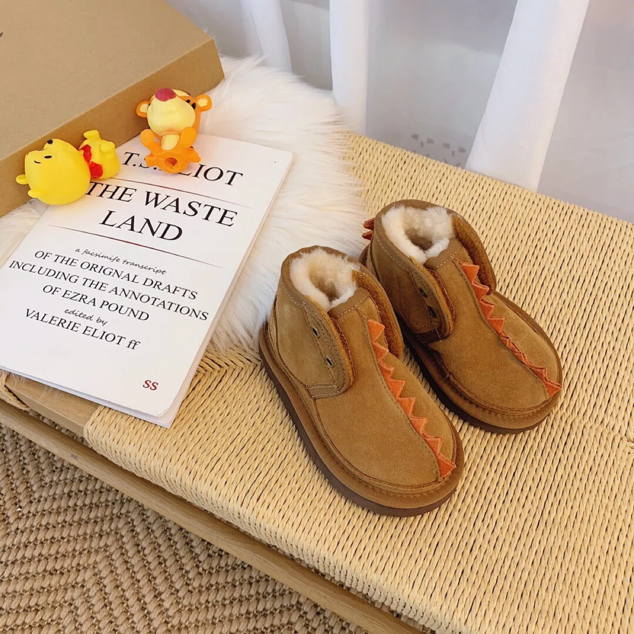 Winter Designer Warm Thicken Sheepskin Children's Anti-slip Snow Boots Baby Kids Toddler Ankle Leather Lace-up Casual Shoes
Winter Designer Warm Thicken Sheepskin Children's Anti-slip Snow Boots Baby Kids Toddler Ankle Leather Lace-up Casual Shoes
