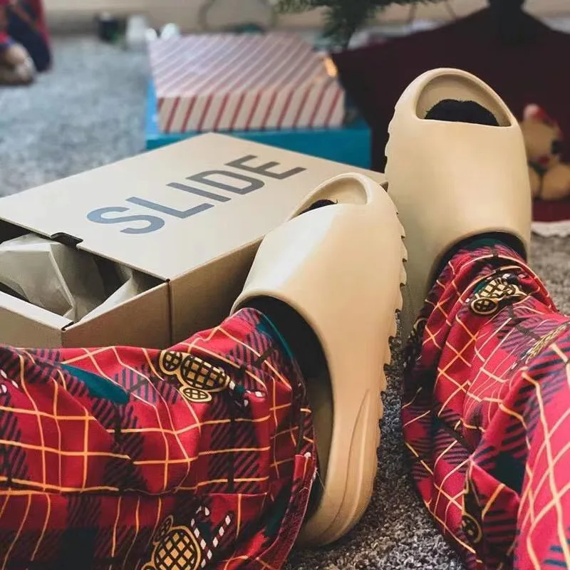 Original High Quality Brand Logo Custom Unisex Designer Blank Men Slipper Yeezy Slides for Men Yeezy Slippers
Original High Quality Brand Logo Custom Unisex Designer Blank Men Slipper Yeezy Slides for Men Yeezy Slippers