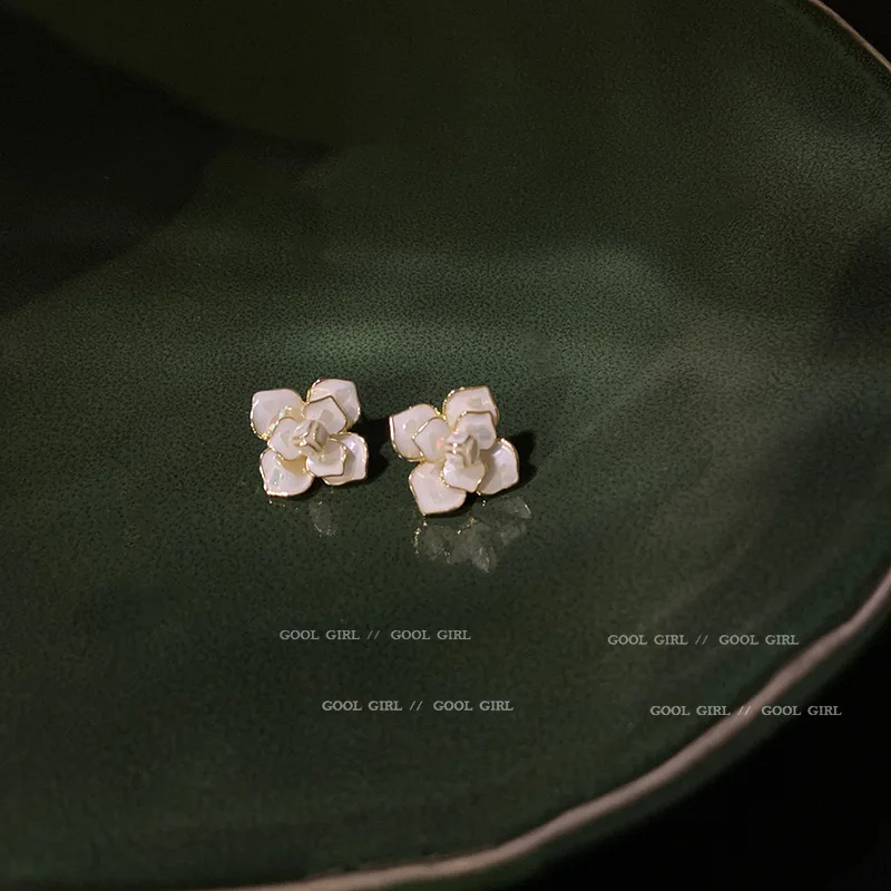 fashion trendy wholesale white crystal earring studs flower
fashion trendy wholesale white crystal earring studs flower