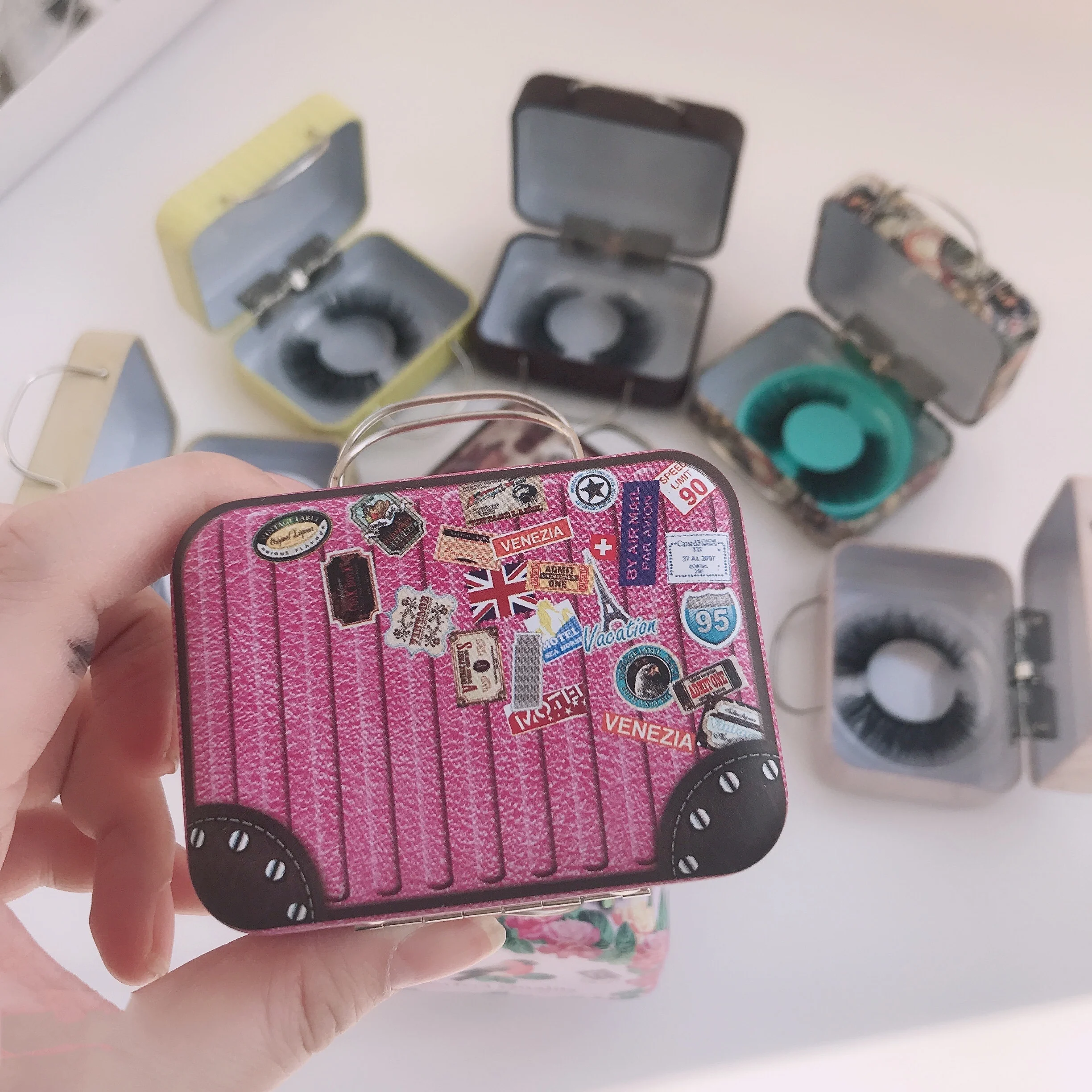 mini eyelash suitcase 3d Eyelash luggage Shape lash Box 25mm lashes Package eyelash, Black and colorful
mini eyelash suitcase 3d Eyelash luggage Shape lash Box 25mm lashes Package eyelash, Black and colorful