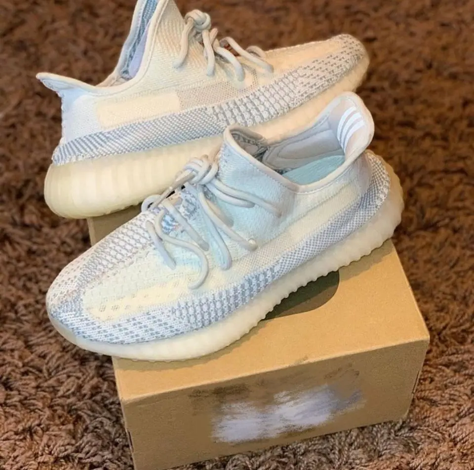 Original Yezzy 350 V2 Putian Brand Logo Sneakers Men And Women Breathable Jogging Shock Absorption Casua
Original Yezzy 350 V2 Putian Brand Logo Sneakers Men And Women Breathable Jogging Shock Absorption Casua
