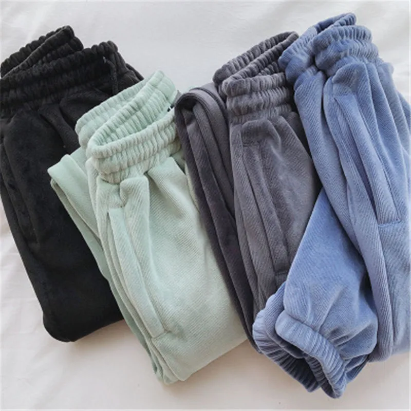 Wholesale women customized Plush thickened Bentley over size sweat pants joggers, Customized color
Wholesale women customized Plush thickened Bentley over size sweat pants joggers, Customized color