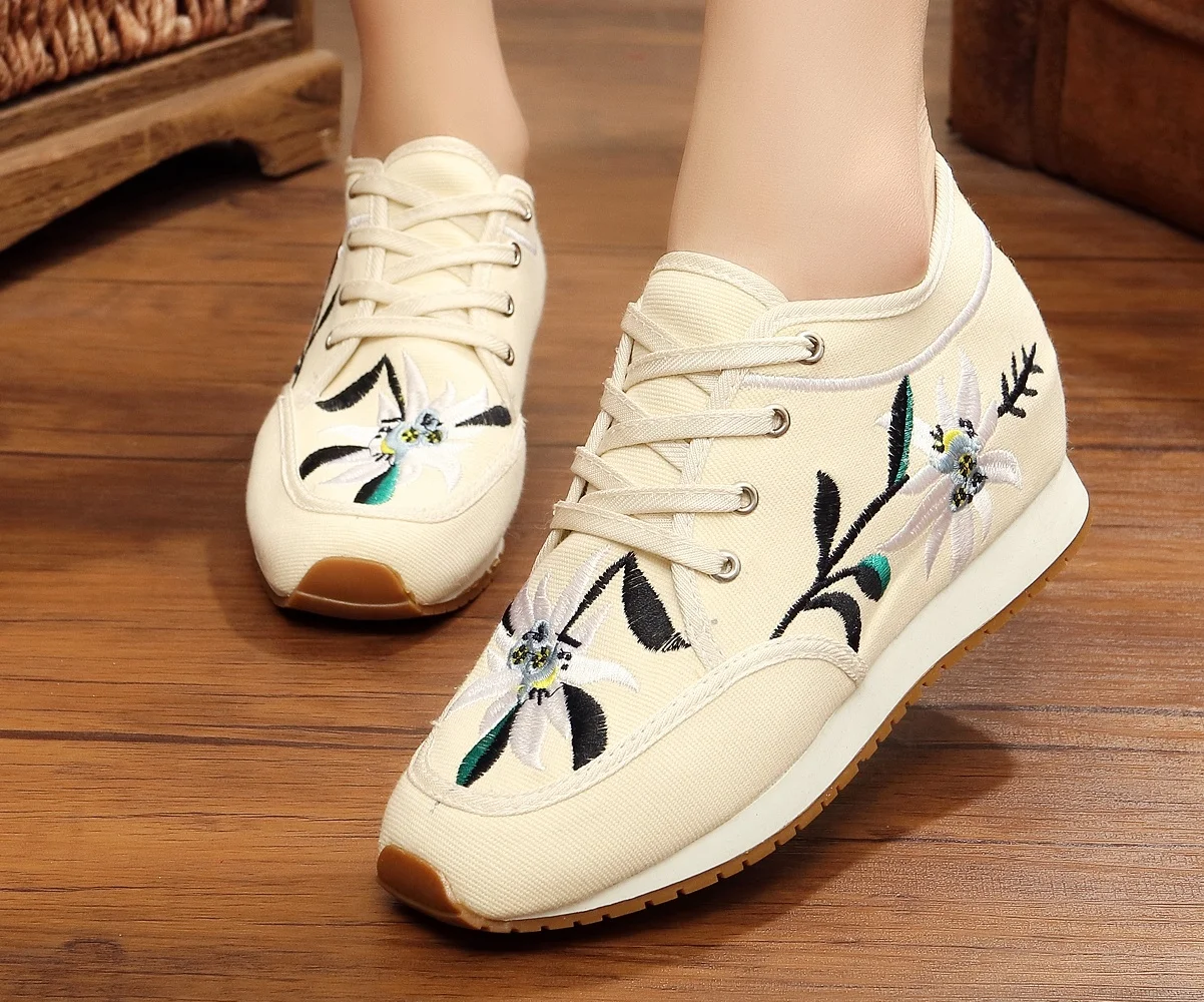 Shoes sewing machine casual embroidered flower old beijing height increasing wedge lace-up canvas cloth shoes sneakers
Shoes sewing machine casual embroidered flower old beijing height increasing wedge lace-up canvas cloth shoes sneakers