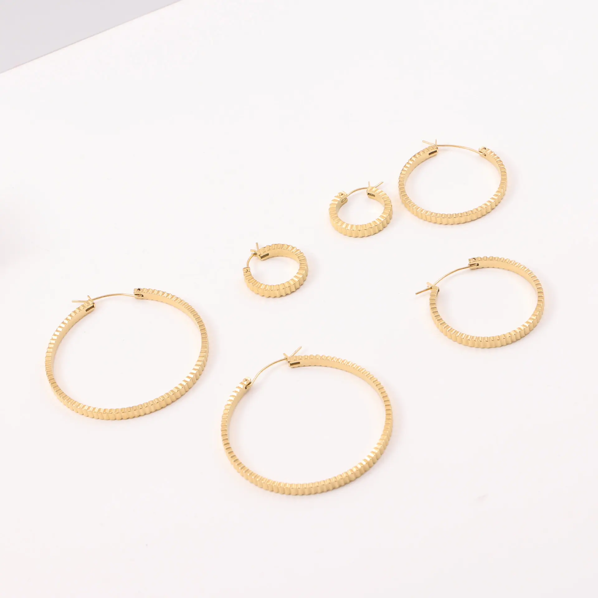 JOOLIM High End 18K Gold Plated Gear Chunky Big Band Hoop Earrings Jewelry Stainless Steel for Women
JOOLIM High End 18K Gold Plated Gear Chunky Big Band Hoop Earrings Jewelry Stainless Steel for Women