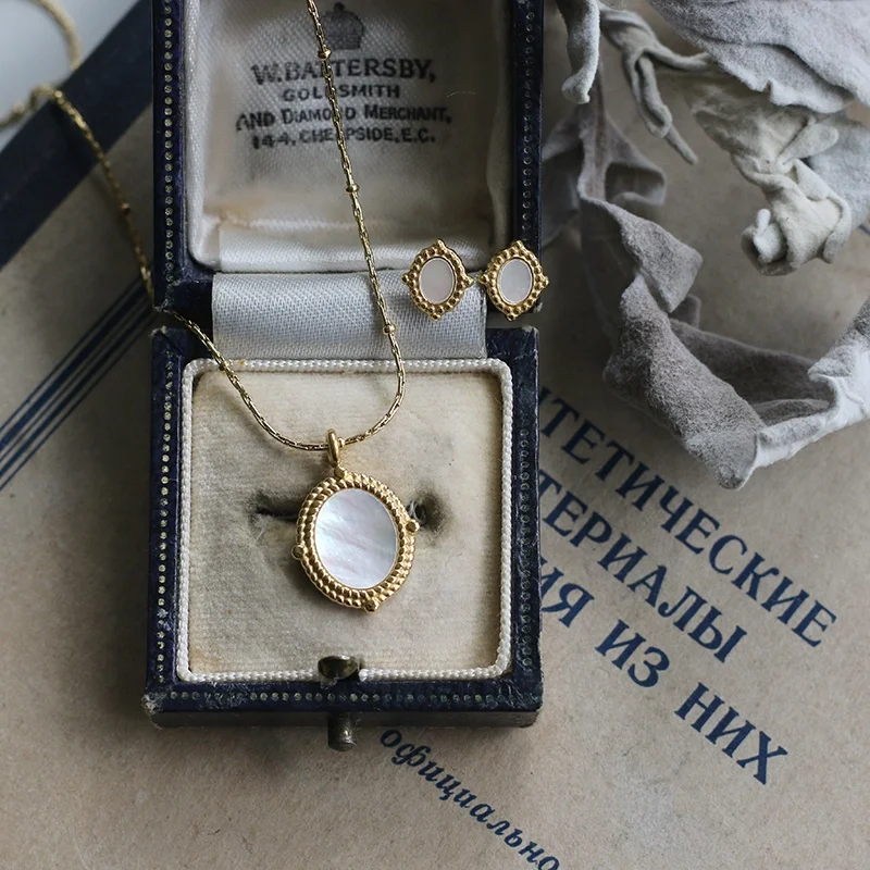 Royal Wholesale Earring And Necklace Set Mother Of Pearl Framed Teardrop Pendants, Gold/silver/rose gold
Royal Wholesale Earring And Necklace Set Mother Of Pearl Framed Teardrop Pendants, Gold/silver/rose gold