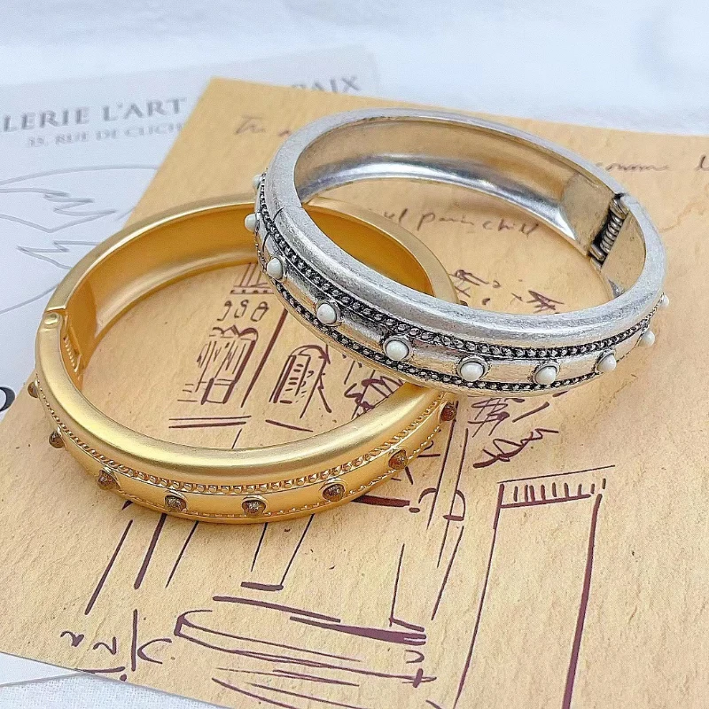 2022 Fashion Silver Plated White Pearl Inlaid Jewelry Bracelets Trendy Design For Women
2022 Fashion Silver Plated White Pearl Inlaid Jewelry Bracelets Trendy Design For Women