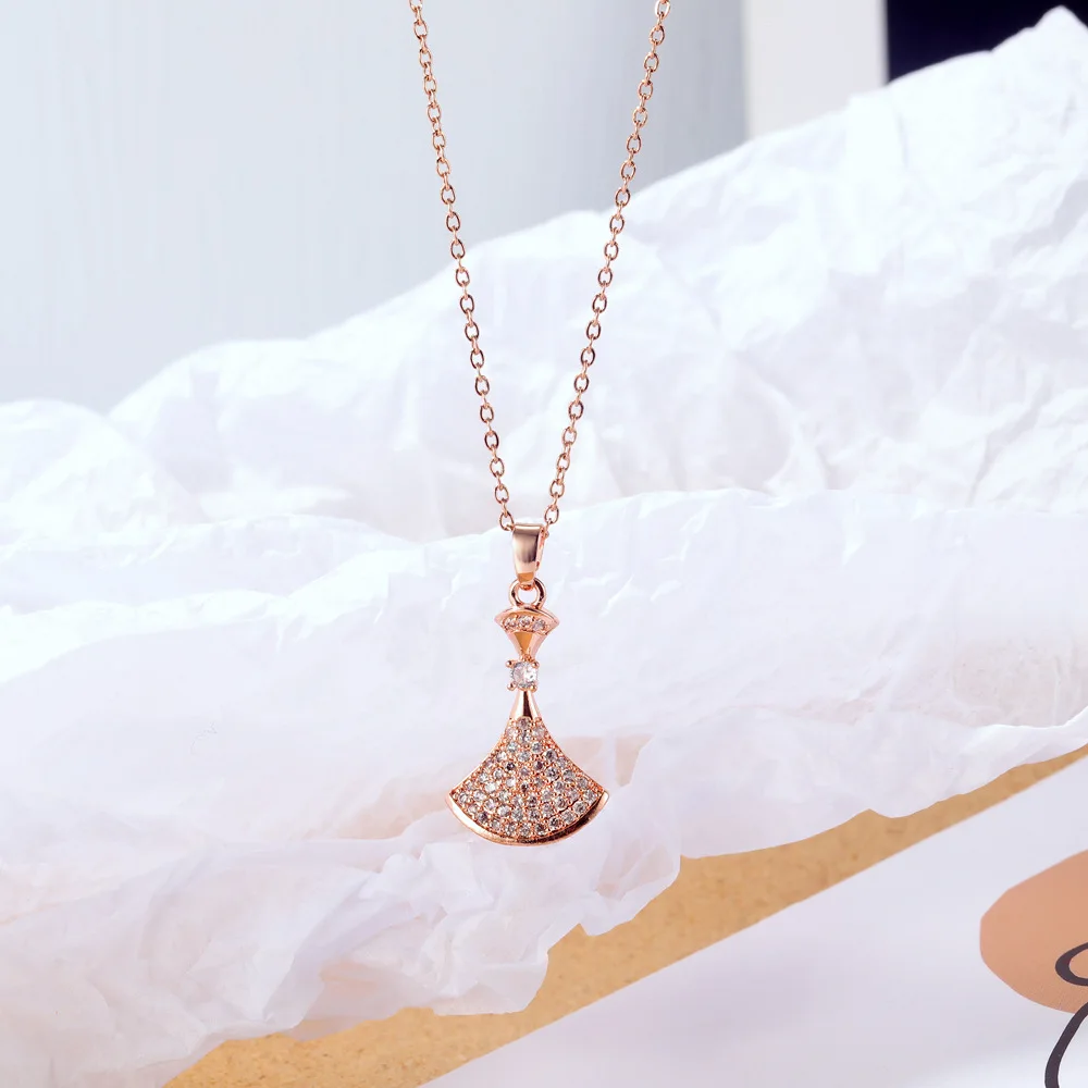 Elegant Women Jewelry Rose Gold Plated Fan Shape Stainless Steel Cubic Zircon Pendant Necklace
Elegant Women Jewelry Rose Gold Plated Fan Shape Stainless Steel Cubic Zircon Pendant Necklace