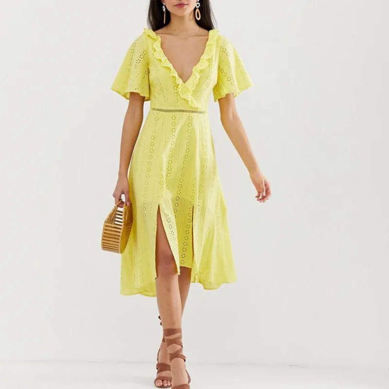 2020 Summer latest design women dress fashion sexy halter dress backless with deep V and big bow irregular hem
2020 Summer latest design women dress fashion sexy halter dress backless with deep V and big bow irregular hem