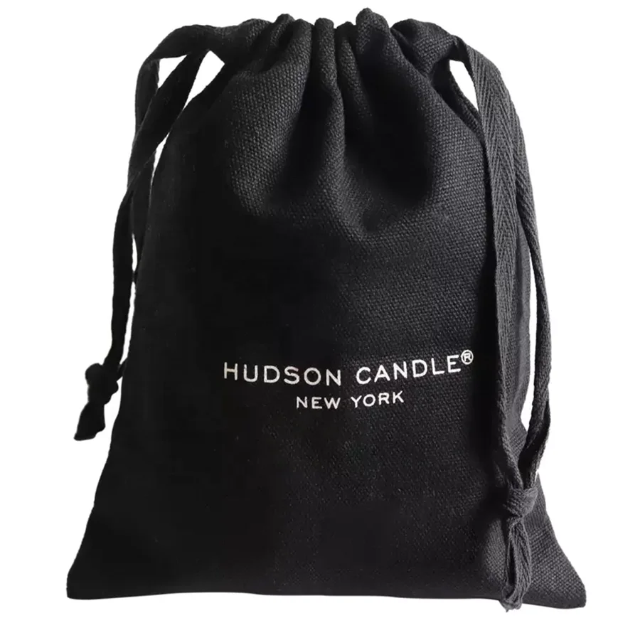 High quality medium black cotton canvas dust bag with white printing logo for caps shoe hats packaging storage drawstring pouch
High quality medium black cotton canvas dust bag with white printing logo for caps shoe hats packaging storage drawstring pouch