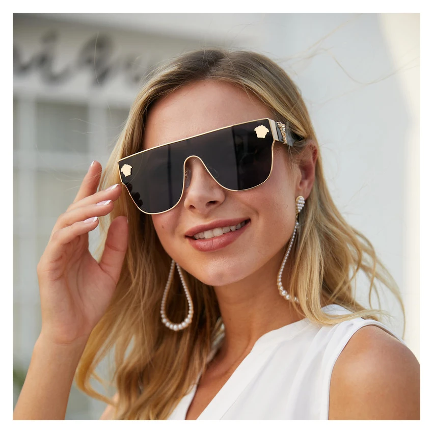 2021 new unique oversized sunglasses one piece plastic metal designer shades clear women men retro sun glasses UV400, Custom color
2021 new unique oversized sunglasses one piece plastic metal designer shades clear women men retro sun glasses UV400, Custom color