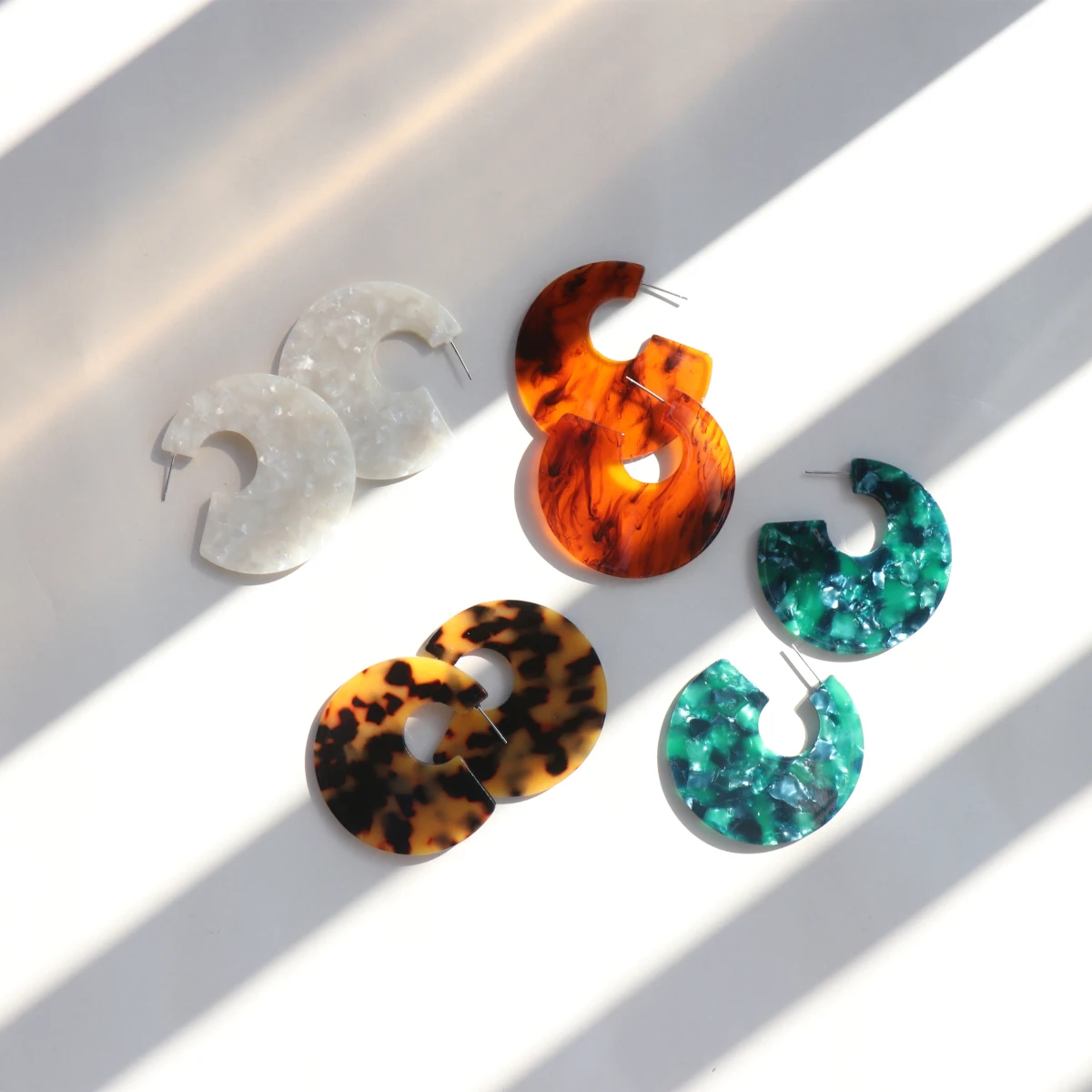 New Earrings Ladies Leopard Resin Earring Acetate Version Semi-circular C-shaped Earrings Jewelry
New Earrings Ladies Leopard Resin Earring Acetate Version Semi-circular C-shaped Earrings Jewelry