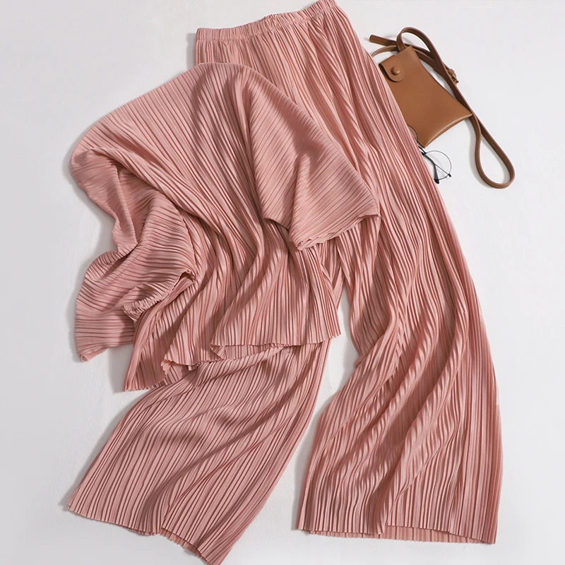 Wholesale 2023 Summer New One Line Short Top T-shirt High Waist Wide Leg Pants Pleated Women's Set
Wholesale 2023 Summer New One Line Short Top T-shirt High Waist Wide Leg Pants Pleated Women's Set
