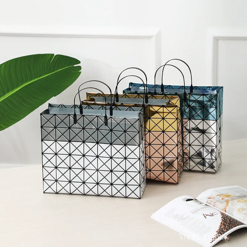 lady handbag 2021 PVC bag handbag clothing bag plastic gift bag literature and art portable makeup laser customized wholesal, Customizable
lady handbag 2021 PVC bag handbag clothing bag plastic gift bag literature and art portable makeup laser customized wholesal, Customizable
