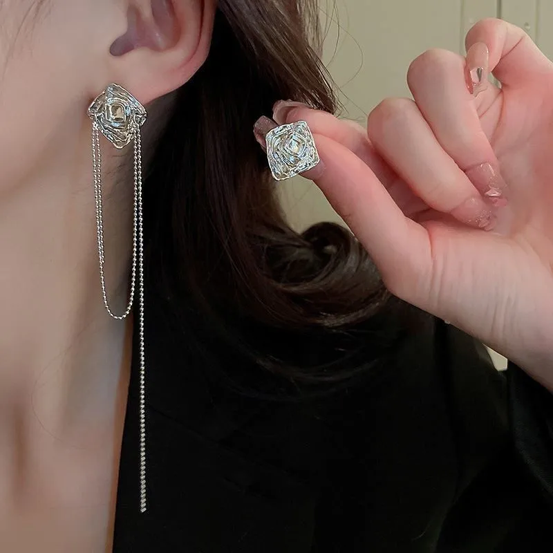Asymmetric Pleated Diamond Tassel Earrings 2023 New Fashion Light Luxury Alloy Earrings Jewelry Women
Asymmetric Pleated Diamond Tassel Earrings 2023 New Fashion Light Luxury Alloy Earrings Jewelry Women